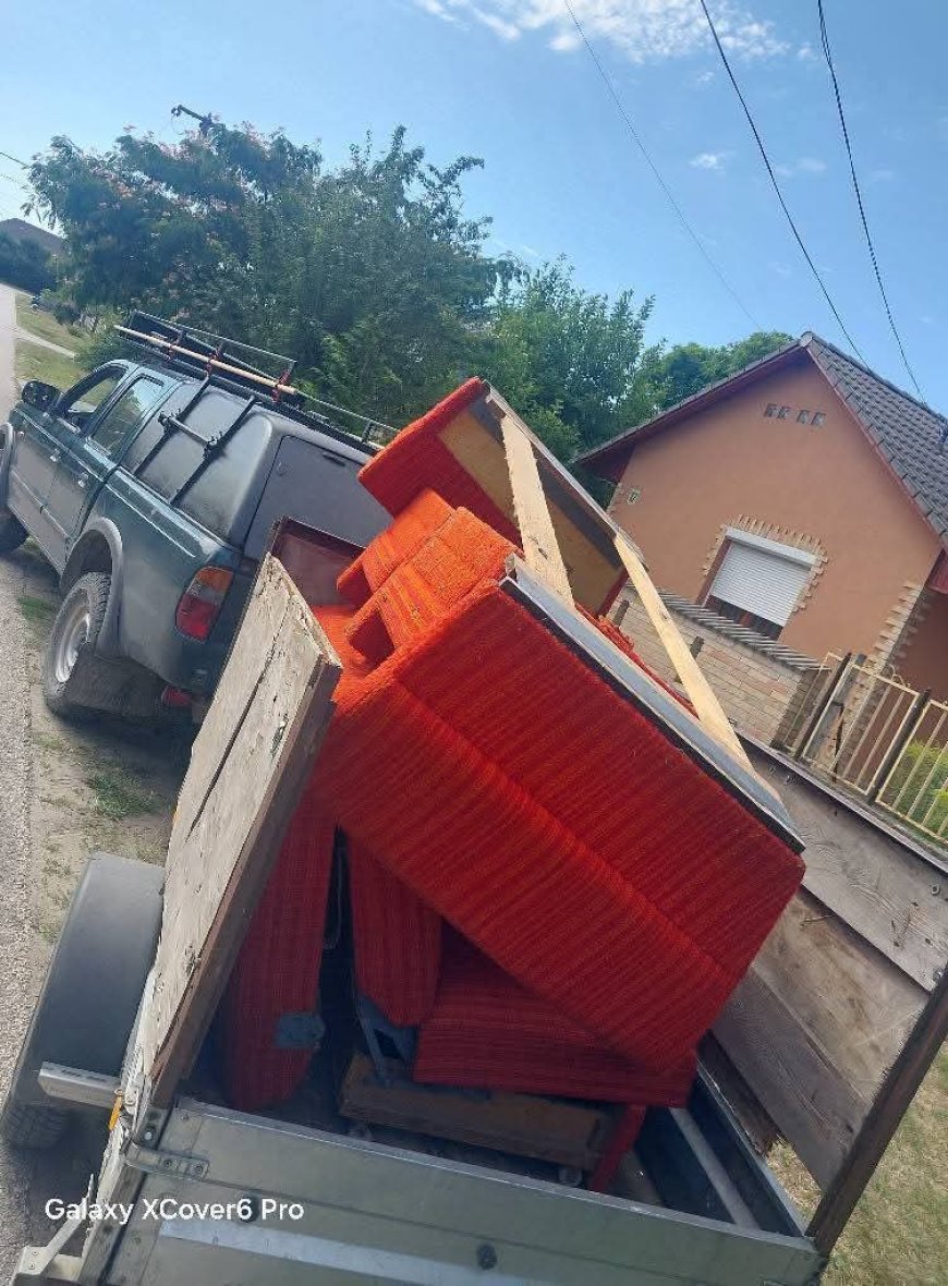 A hivatal áll, de az élet megy tovább.