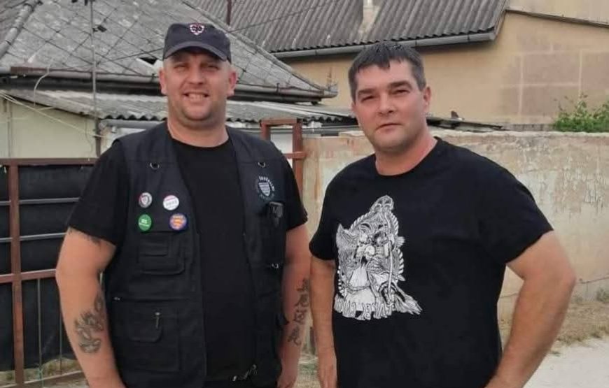 A hivatal áll, de az élet megy tovább.