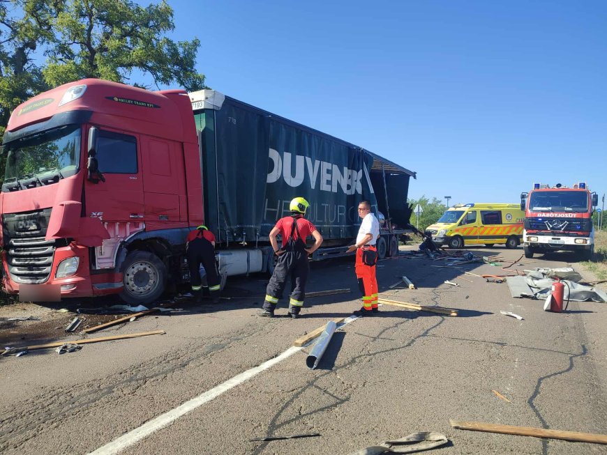 Súlyos kamionbaleset a 442-es főúton – teljes útzár Martfű és Zsófiahalom között