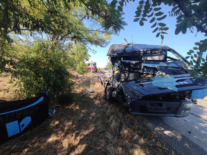 Súlyos kamionbaleset a 442-es főúton – teljes útzár Martfű és Zsófiahalom között