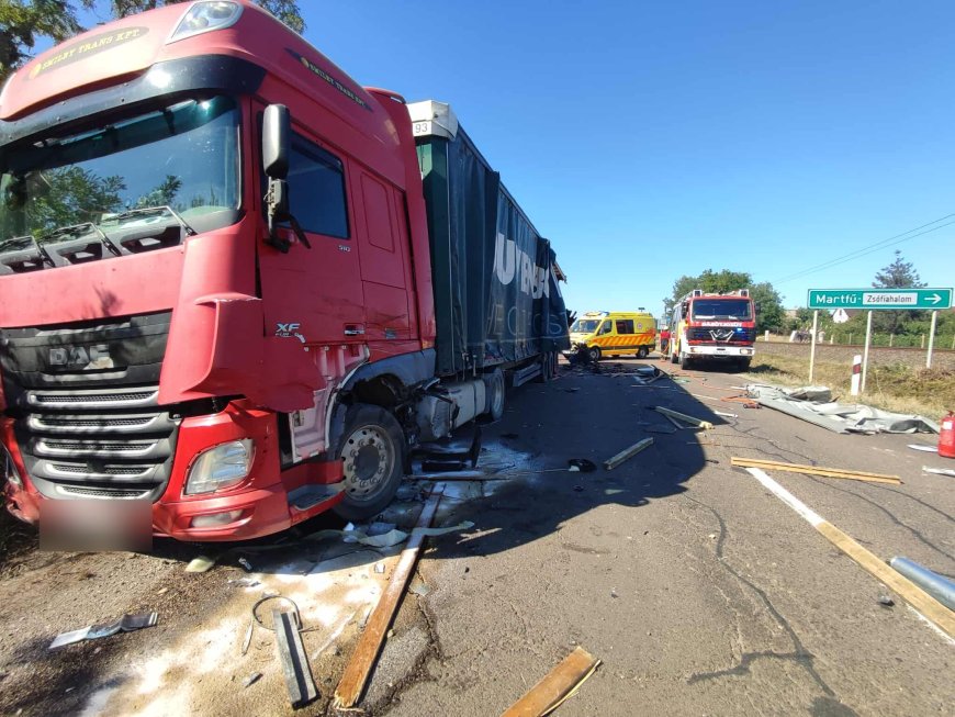 Súlyos kamionbaleset a 442-es főúton – teljes útzár Martfű és Zsófiahalom között