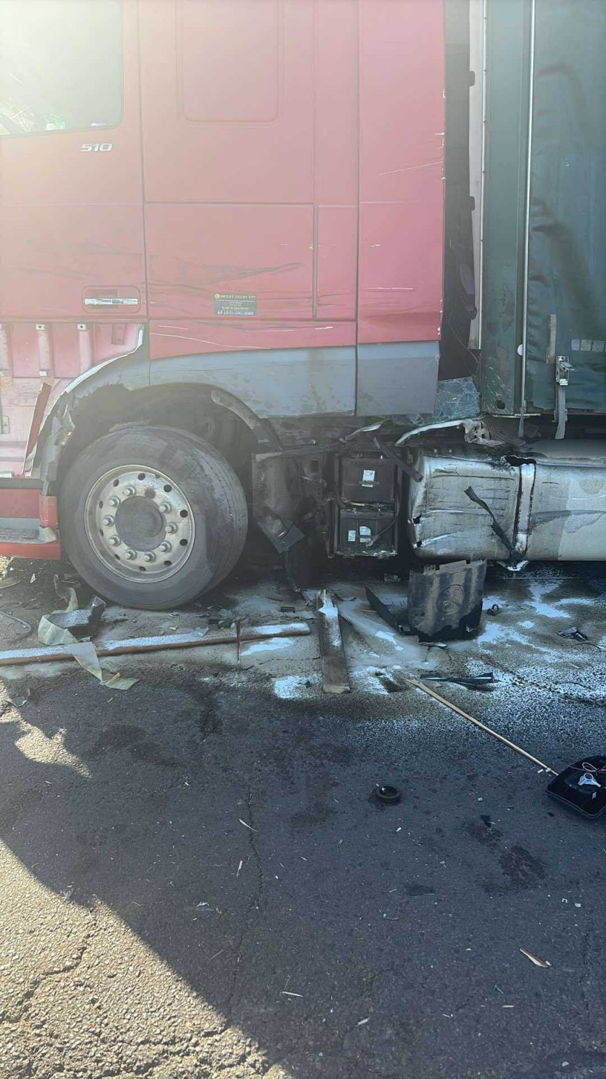 Súlyos kamionbaleset a 442-es főúton – teljes útzár Martfű és Zsófiahalom között